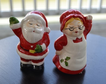 Santa Claus and Mrs. Claus Salt and Pepper Shakers, Winter Kitchen Decor