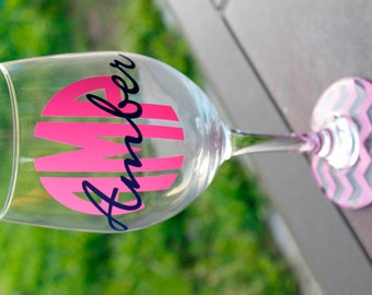 Monogrammed Wine Glass - Bridal Party Gift - Personalized Wine Glass - Chevron - Cirlce Monogram - Bridesmaids Gifts