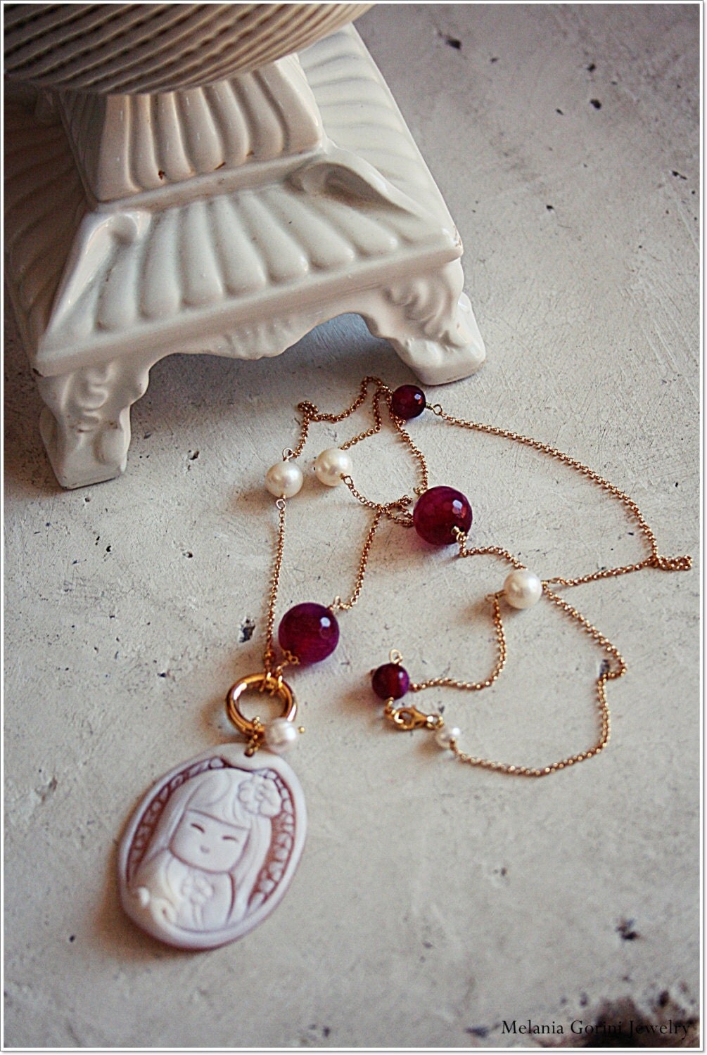 Vermeil necklace with authentic shell cameo from Torre del