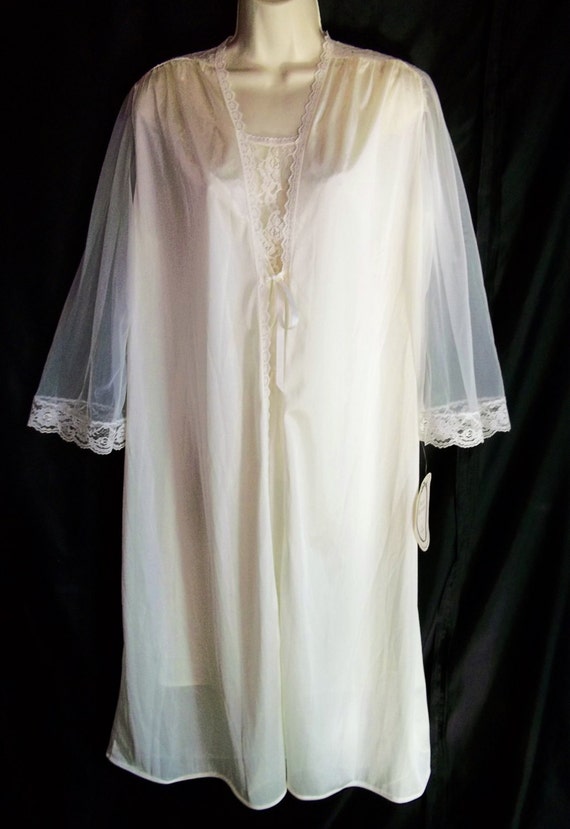 Items similar to Vintage Lingerie 1970s PRIVATE TREASURES by Avon Ivory ...