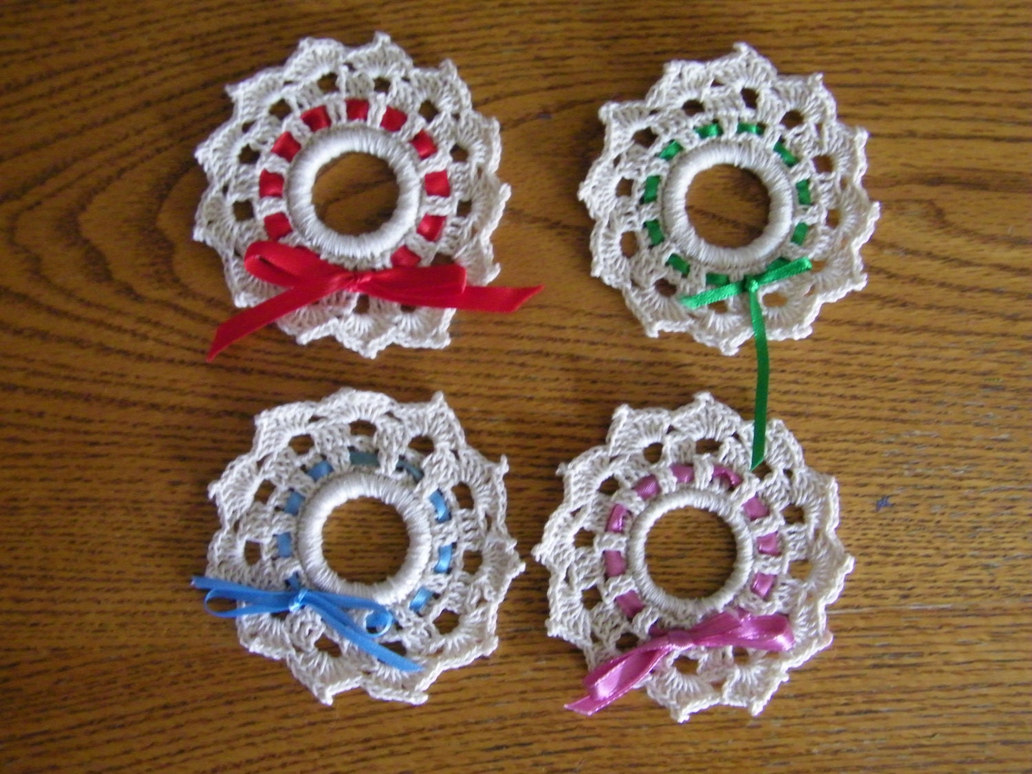 Crocheted Christmas Wreath Ornaments / Frames