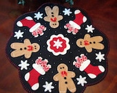 19" Christmas Wool-Felt Primitive Folk Art Penny Rug Hand Applique Table Candle Mat-Gingerbread-Stockings-Peppermint Candy-Snowflakes-ofg