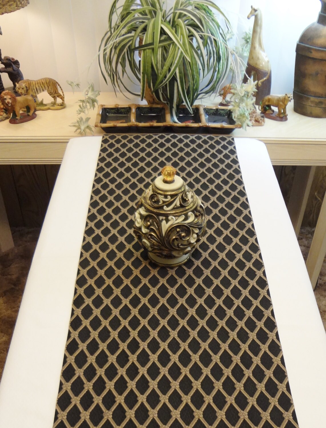 TABLE RUNNER Black and Gold in Diamond Pattern