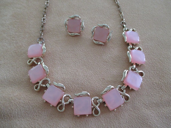 vintage costume jewelry / thermoset necklace and earrings