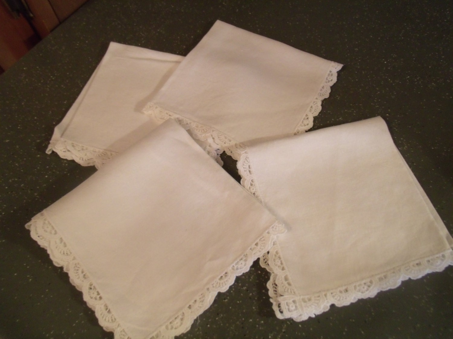 Vintag Lace Trimmed Napkins Crisp White Set of 4 Excellent