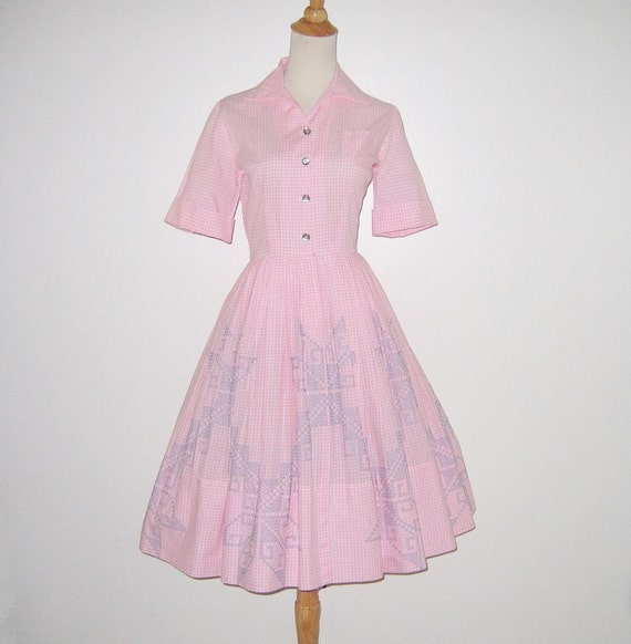 Vintage 1950s Dress / 50s Pink Gingham Dress / 50s Pink Gingham Dress With Blue Embroidered Cross Stitch Star Design - S, M