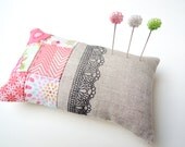 Pin Cushion in linen with pink & peach patchwork ~ READY TO SHIP Il_170x135