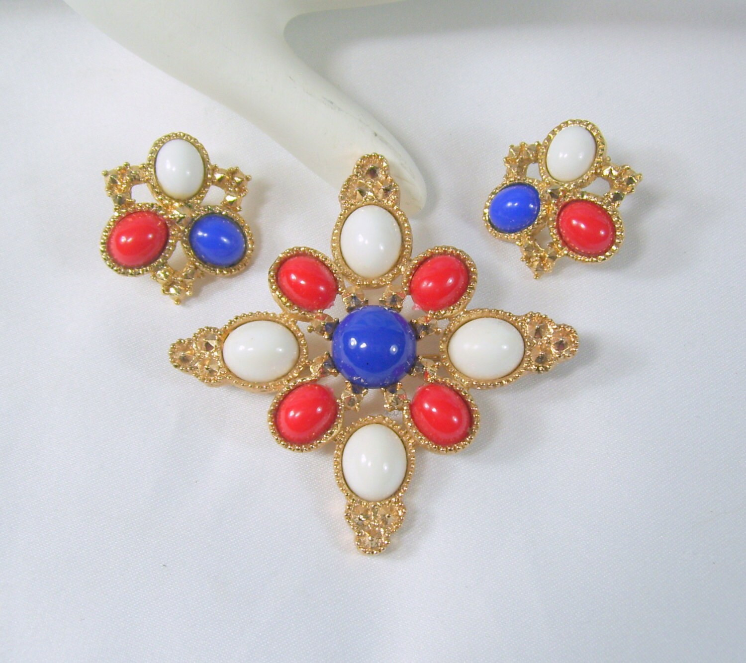 Vintage Sarah Coventry Brooch Earrings Set Red White And Blue