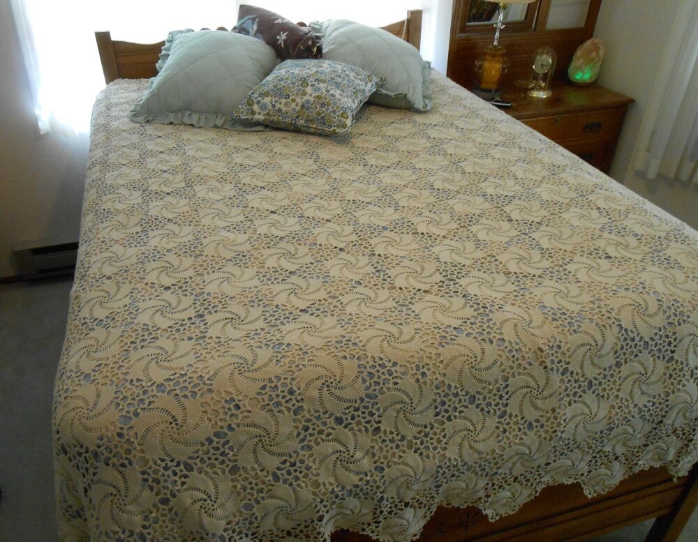 hand crocheted bedspread 1890s pinwheel crocheted bedspread