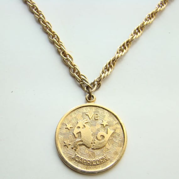 1970 Sarah Coventry Gold Tone Zodiac Pendant Necklace