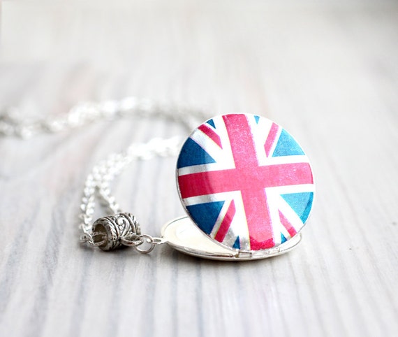 Items similar to Union Jack locket necklace - Crown Necklace - United ...