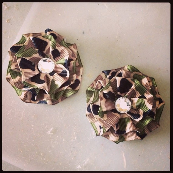 Items similar to Camo Ribbon Flip Flop Clips with Gem Centers on Etsy