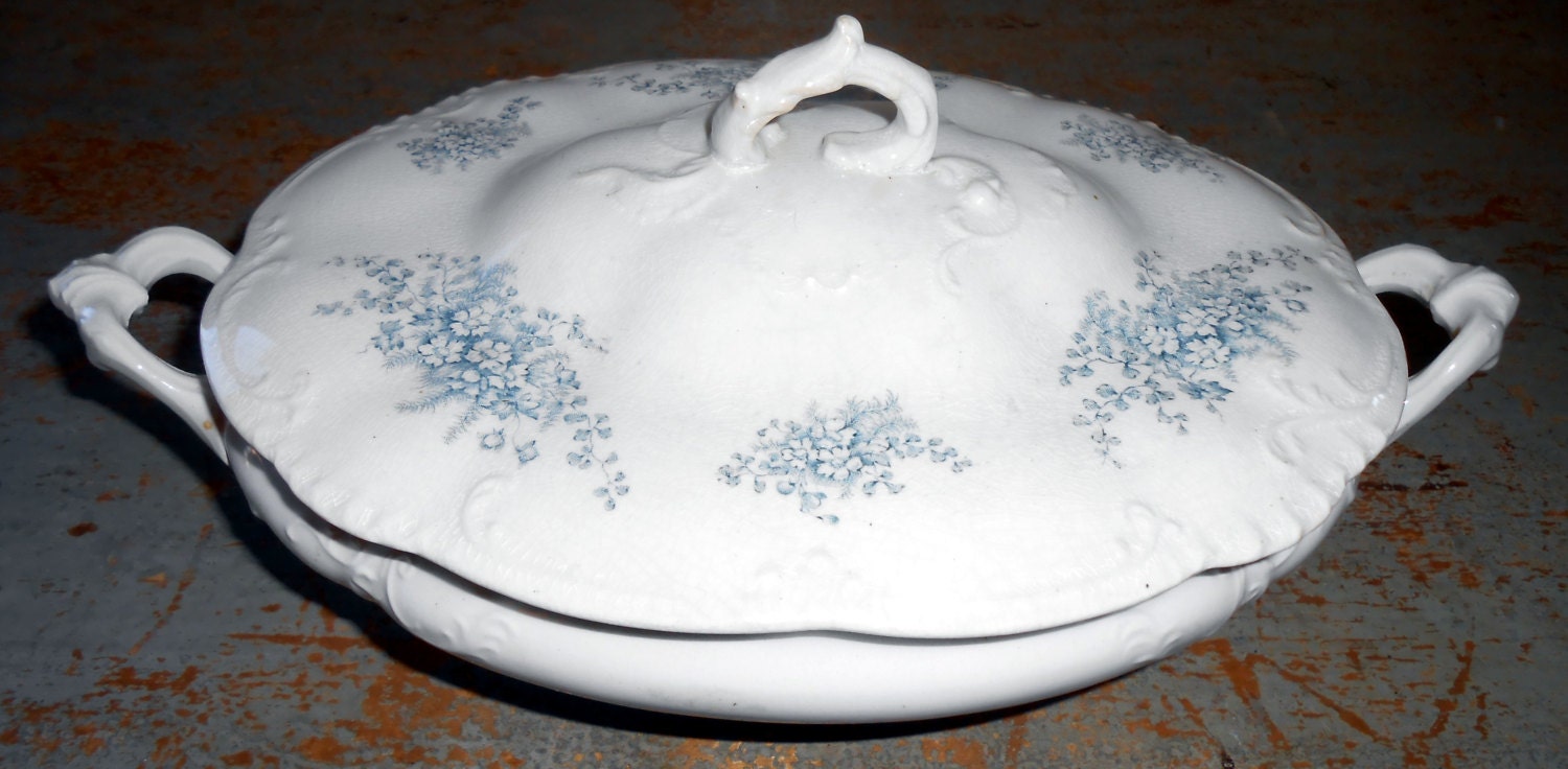 Vintage Covered Dish Warwick China Blue Floral Casserole