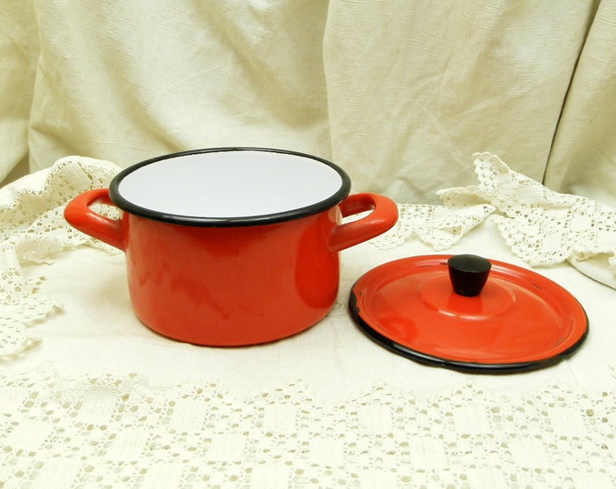Small Vintage Bright Red Enamelware Pan / Cooking Pot and Lid / Kitchenalia / Kitchenware / French Country Decor / Home Decor / Casserole