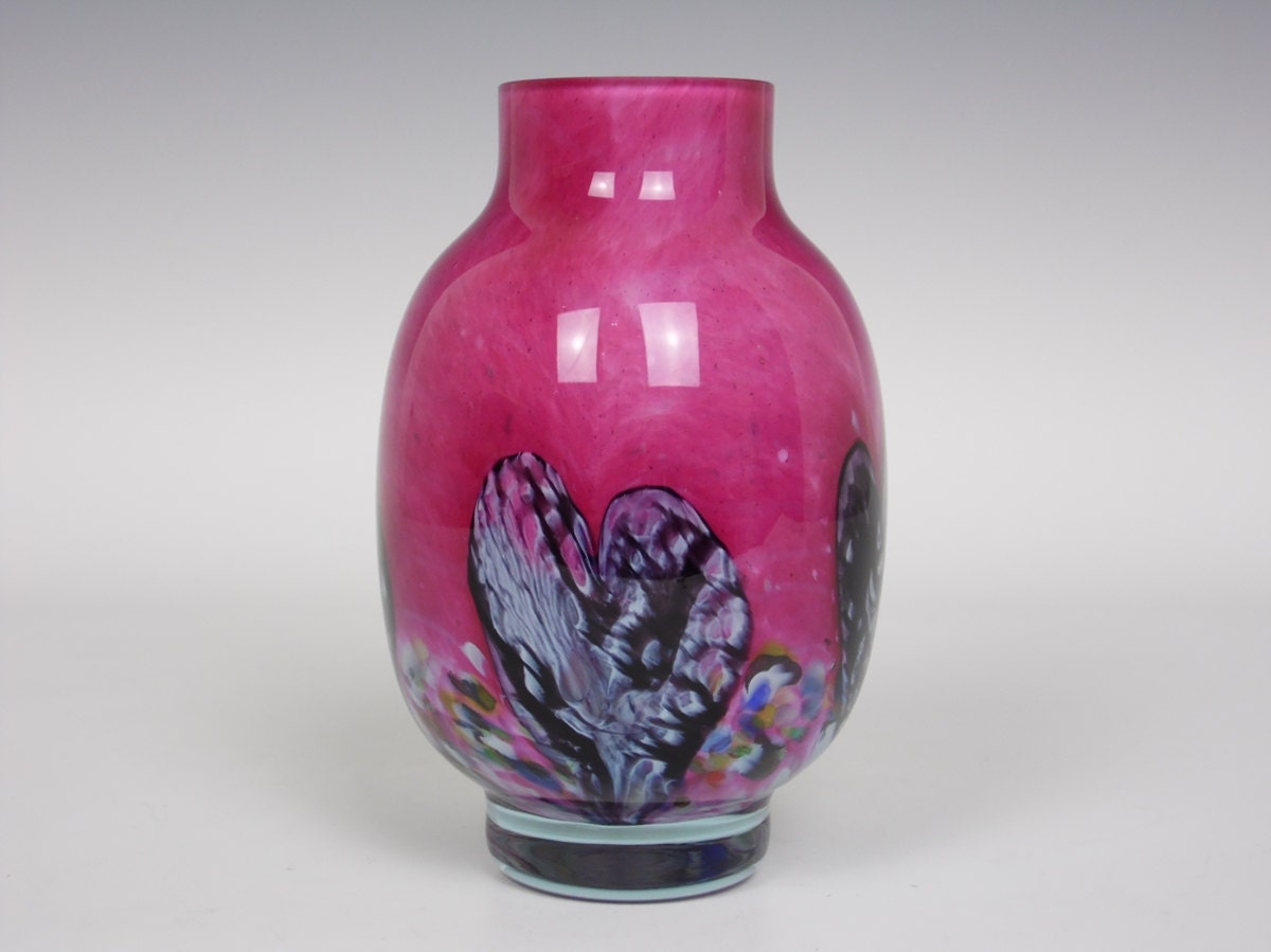 Caithness Cadenza pink glass vase by Colin Terris
