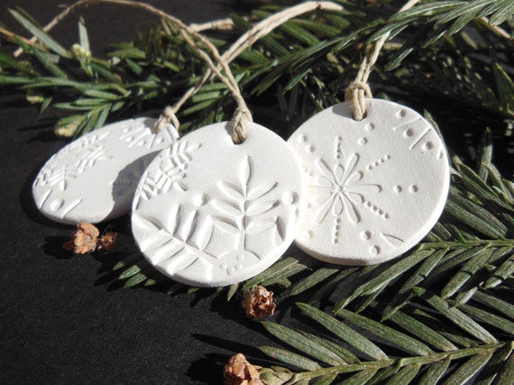items similar to sm set of 3 ceramic snowflake christmas items similar to sm set of 3 ceramic snowflake christmas