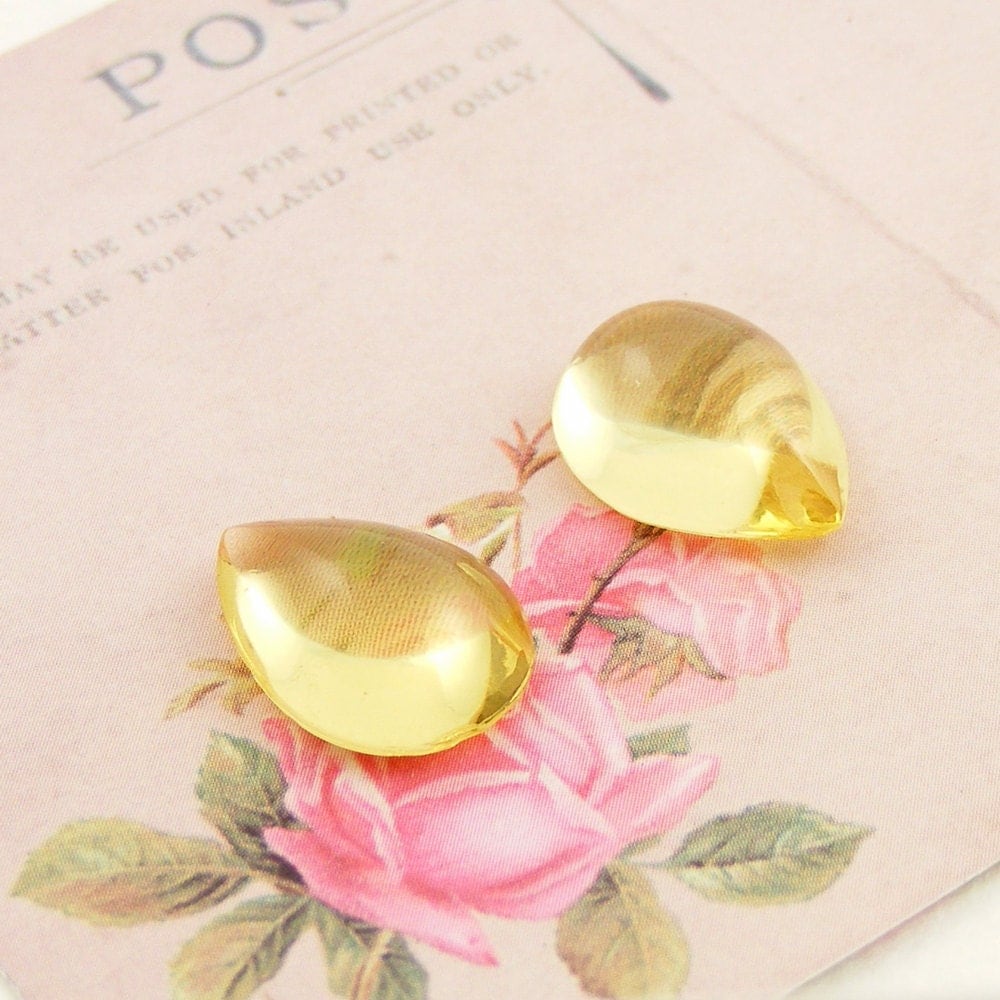Vintage Jonquil Pear Bombe Cabs, Lemon Yellow Magnifying Cabochons, 15x11mm (2)