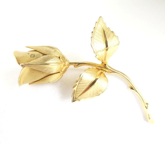 Signed Giovanni Gold Tone Rose Brooch Pin by LeesVintageJewels