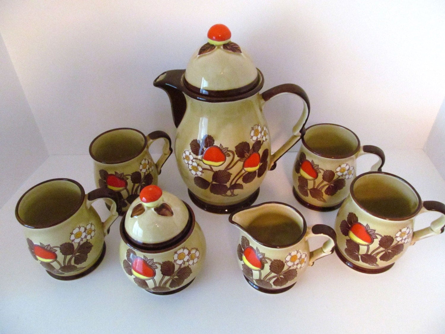 Vintage Strawberry and Blossoms Teapot and TEA SET Made in JAPAN
