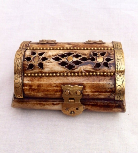 Small camel bone trinket box by MoroccanEmporium on Etsy