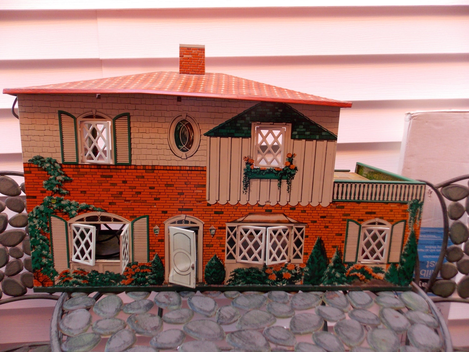 litho dollhouse