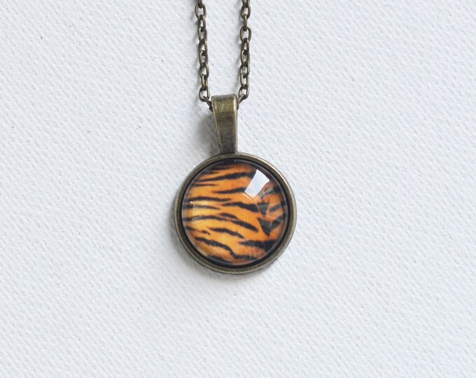 ANIMAL PRINT Pendant metal brass depicting fashionable tiger skin, Safari, Glamour, Style, Brown, Orange