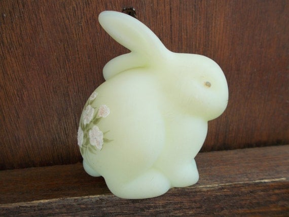 fenton glass bunny figurine