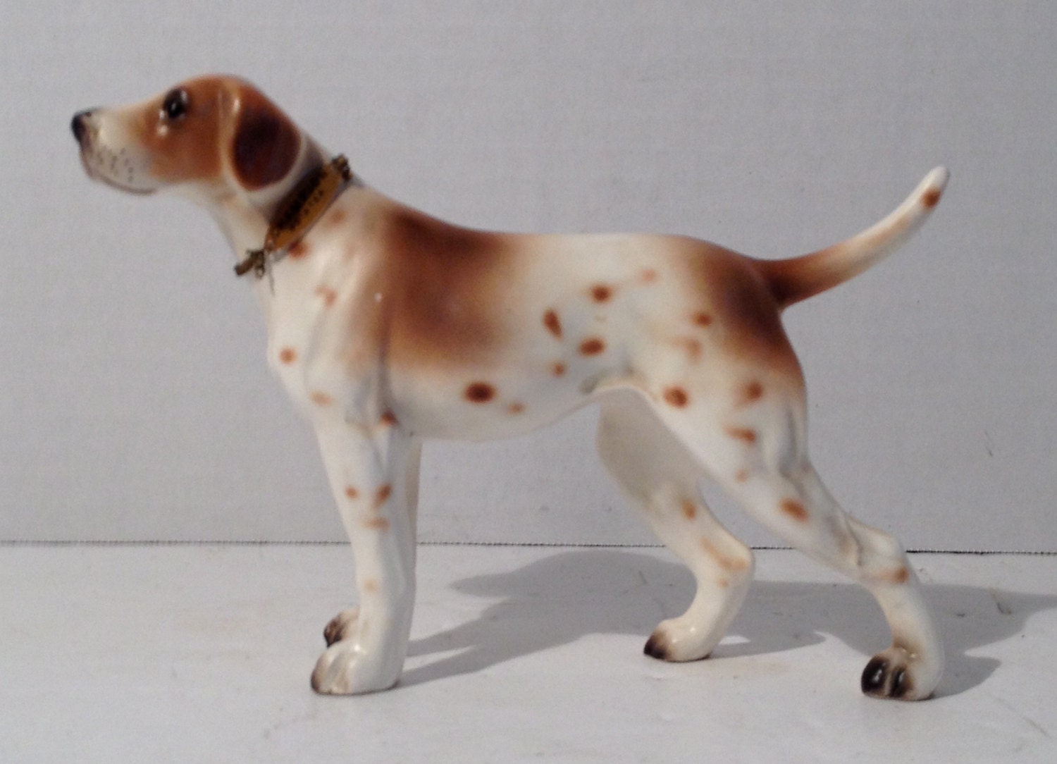 pointer dog figurine