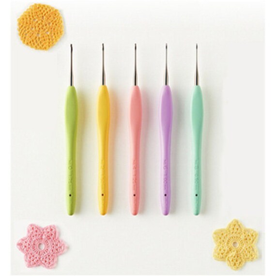 Items similar to Cushion Grip Lace Crochet Hooks 5 Size Set 0.901.75mm