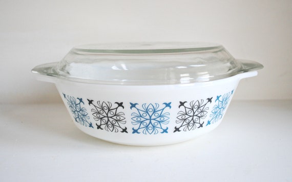 Mint Condition 1960s/70s Pyrex Casserole Dish