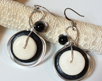 Black and White, Coco Shell Earrings, Wirewrapped Earrings, Modern Jewelry, Onyx Earrings, Womens Fashion, Wirewrap Earrings