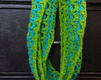 Zigzag crocheted infinity scarf