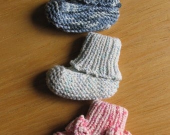 Cozy Baby Booties knitting pattern with free offer for
