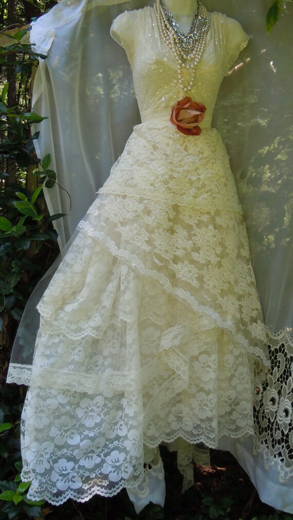 https://www.etsy.com/listing/192952261/cream-wedding-dress-lace-tulle-cupcake?ref=br_feed_47&br_feed_tlp=weddings