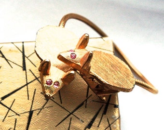 RARE Vintage 1950s Sweater Clip // 40s 50s Brass Mice Cardigan Clip with Pink Rhinestone Eyes // Novelty Jewelry