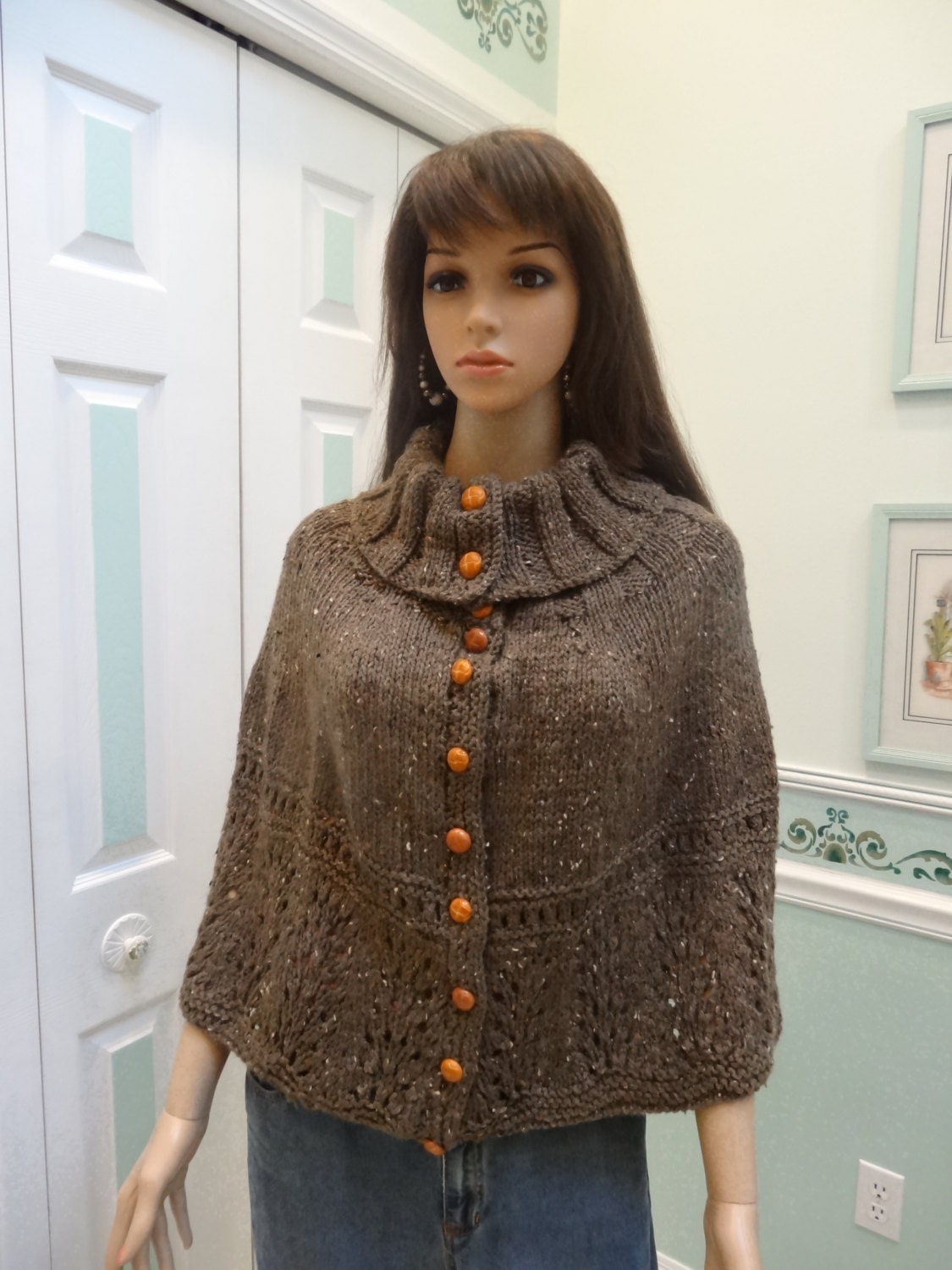 DESIGNER STYLE CAPE: Ladies medium to large Turtle Neck