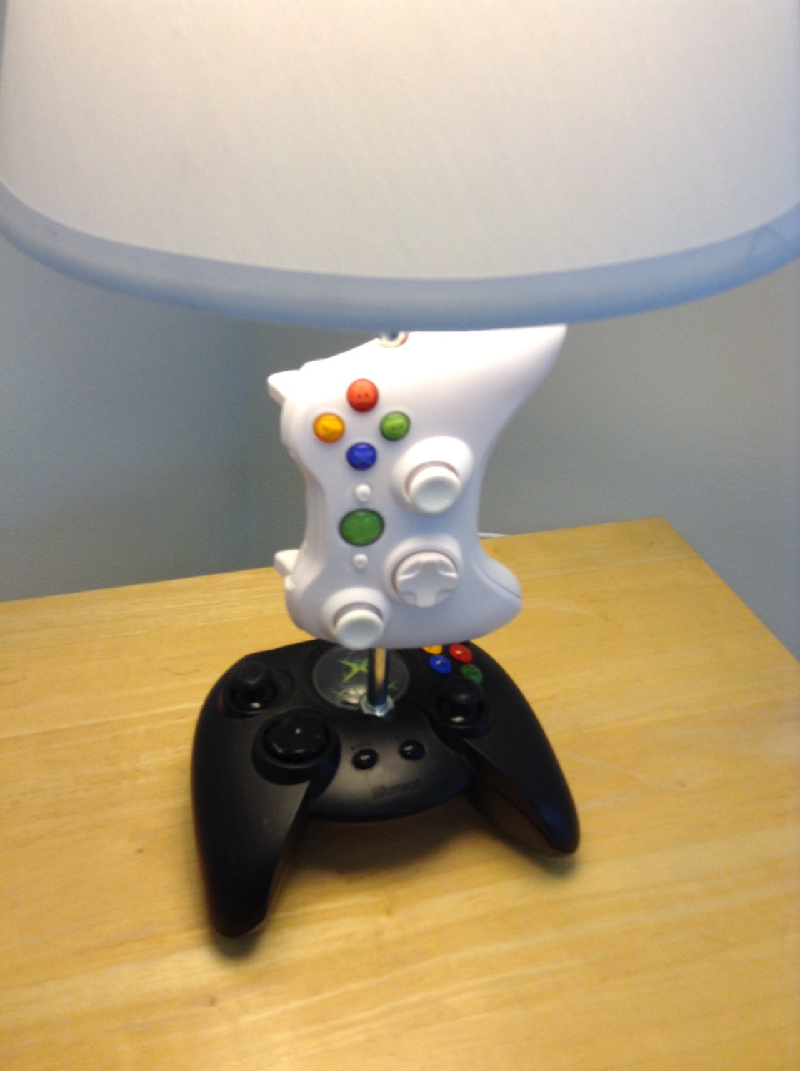 Xbox and Xbox 360 controller desk lamp with lamp shade by