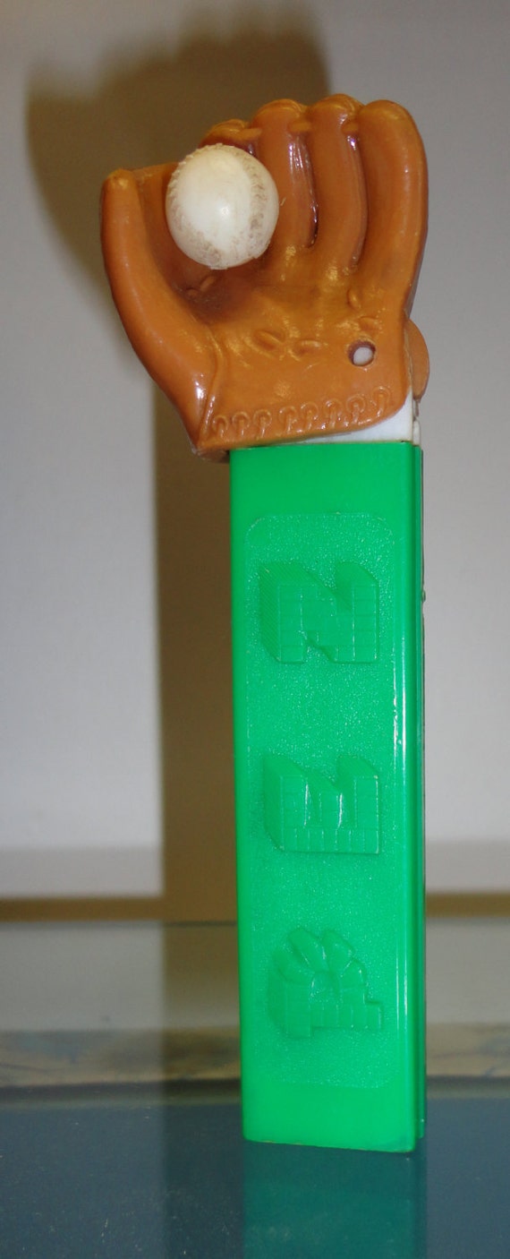 BASEBALL GLOVE original PEZ No Feet green stem Austria Very