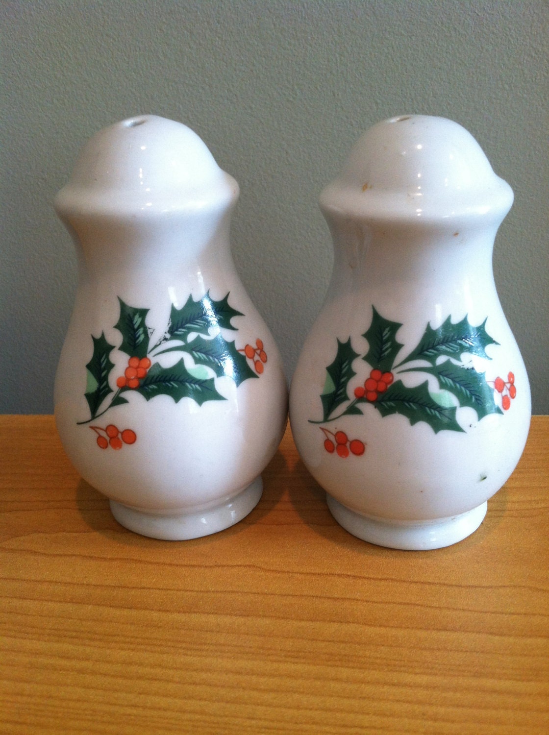 Vintage Christmas Salt And Pepper Shakers 