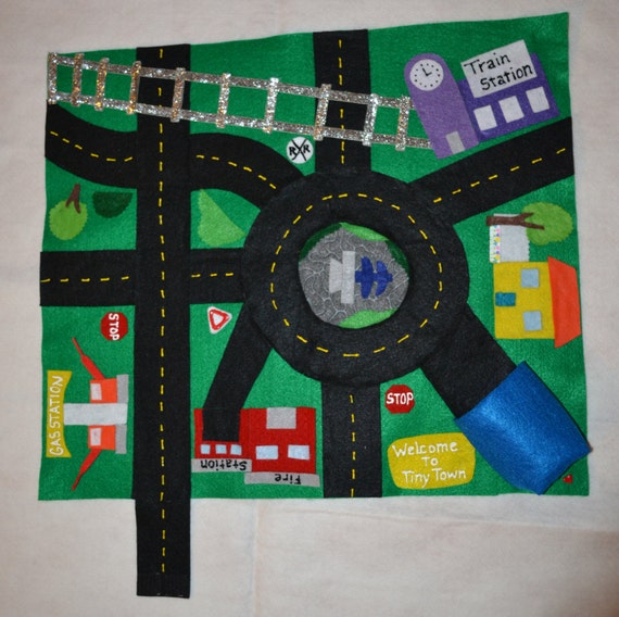 Items similar to Felt Tiny Town portable play mat on Etsy