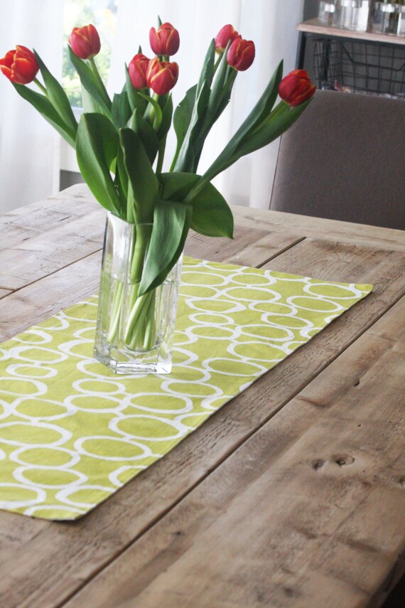 Green Table Runner Green with White Free Hand Style by izyandoly