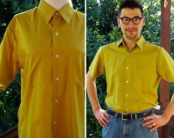 OLIVE 1960's Men's Vintage Bright Olive Green Button Down Shirt with Short Sleeves // by Roos Atkins // size Medium