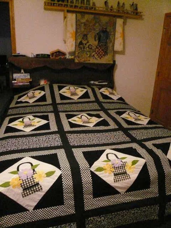 Items similar to Black white floral finished quilt on Etsy