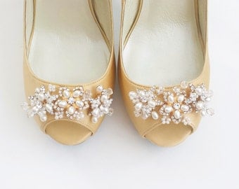 Items similar to Crystal Wedding Shoes with Pearls on Etsy