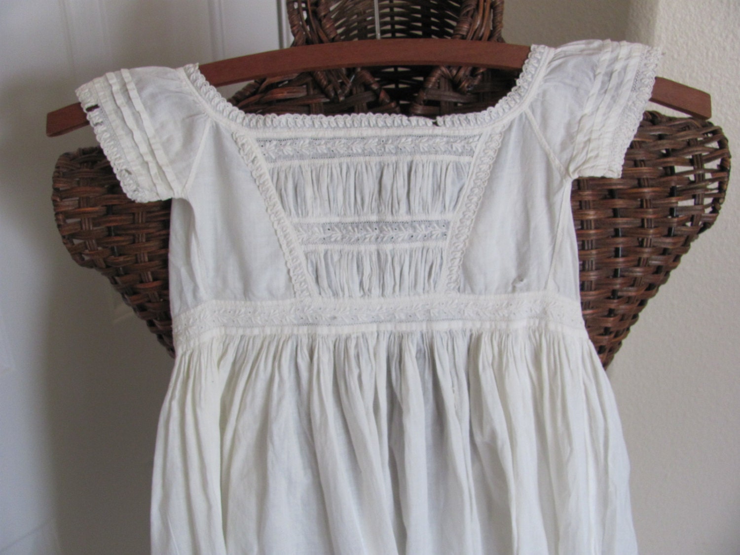Dress WOW Antique Victorian White 39 Long Baby