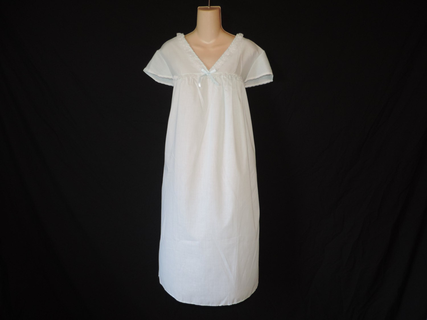 1960's blue nightgown. feminine lace cotton summer gown.