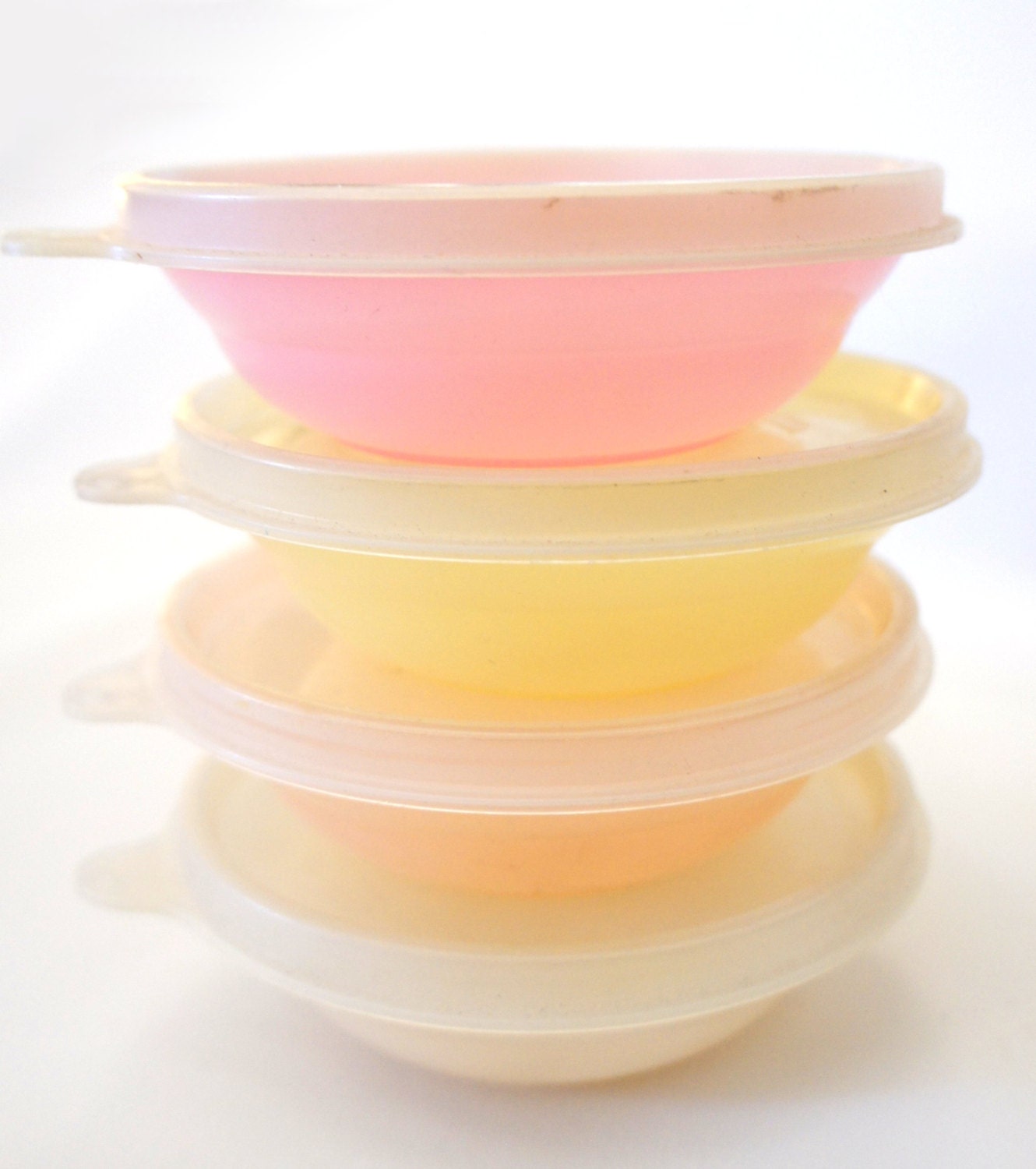 Vintage 60s Round Tupperware containers.