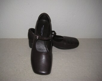 Vintage Kenneth Cole shoes size 7.5 brown Mary Janes