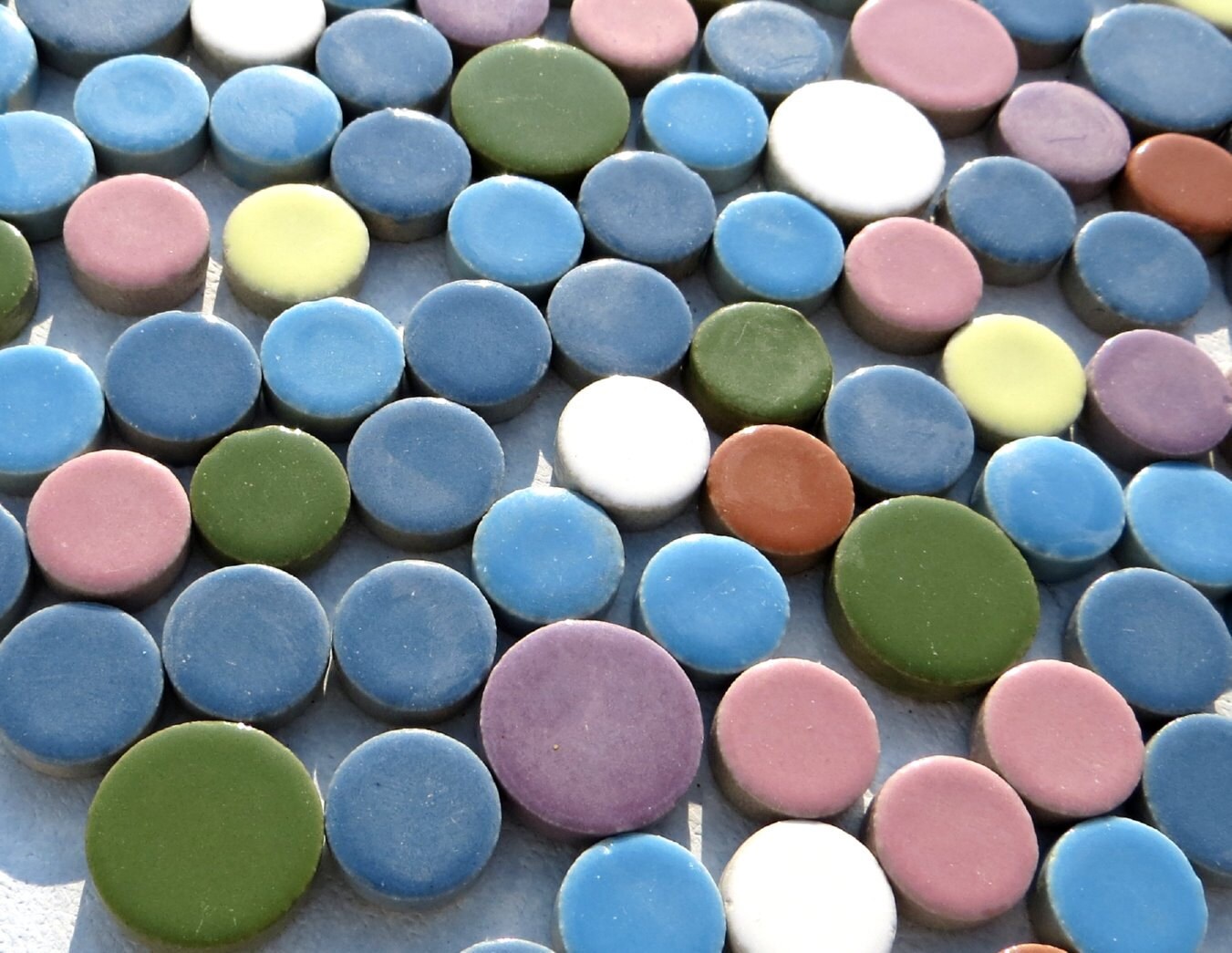 Circles Mosaic Tiles in Assorted Sizes and Colors 1 Pound