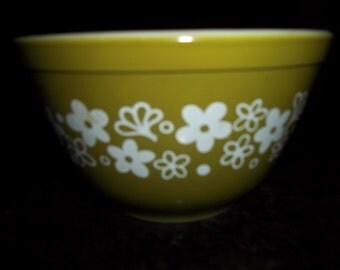 Spring Blossom AKA Crazy Daisy 401 Vintage Pyrex Nesting Mixing Bowl 1.5Pint